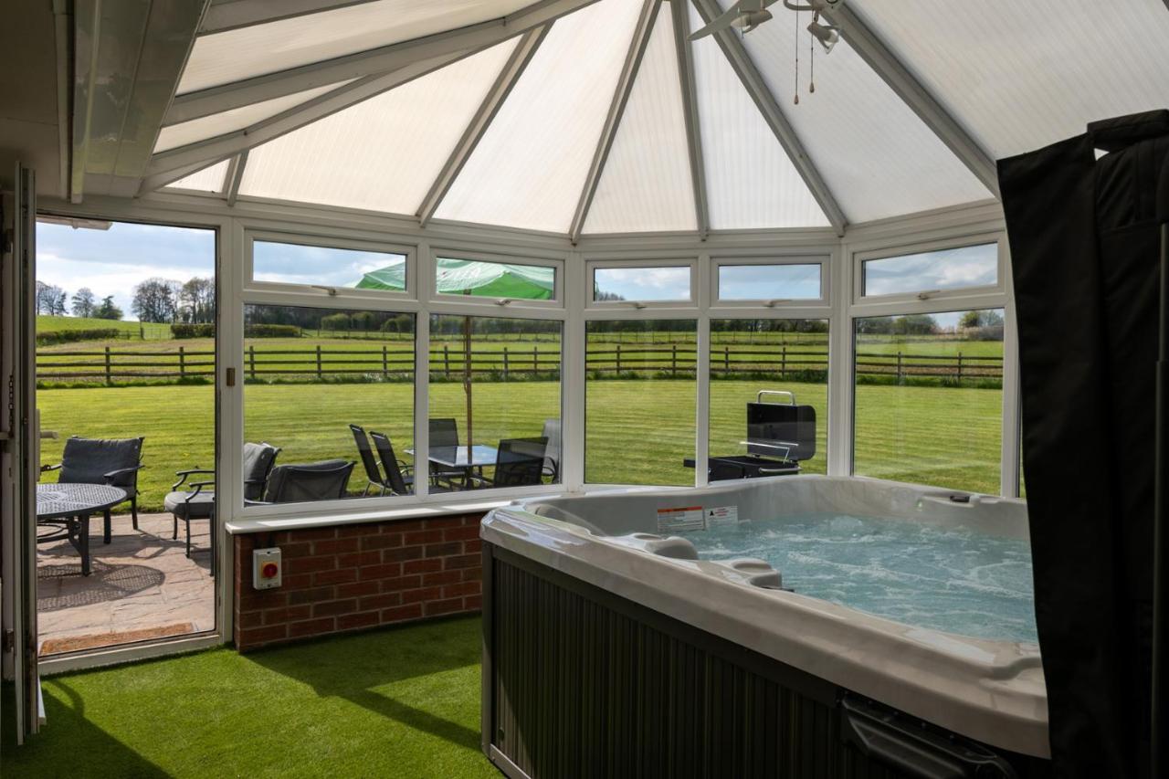 Tixall Manor Farm Stafford Exterior foto